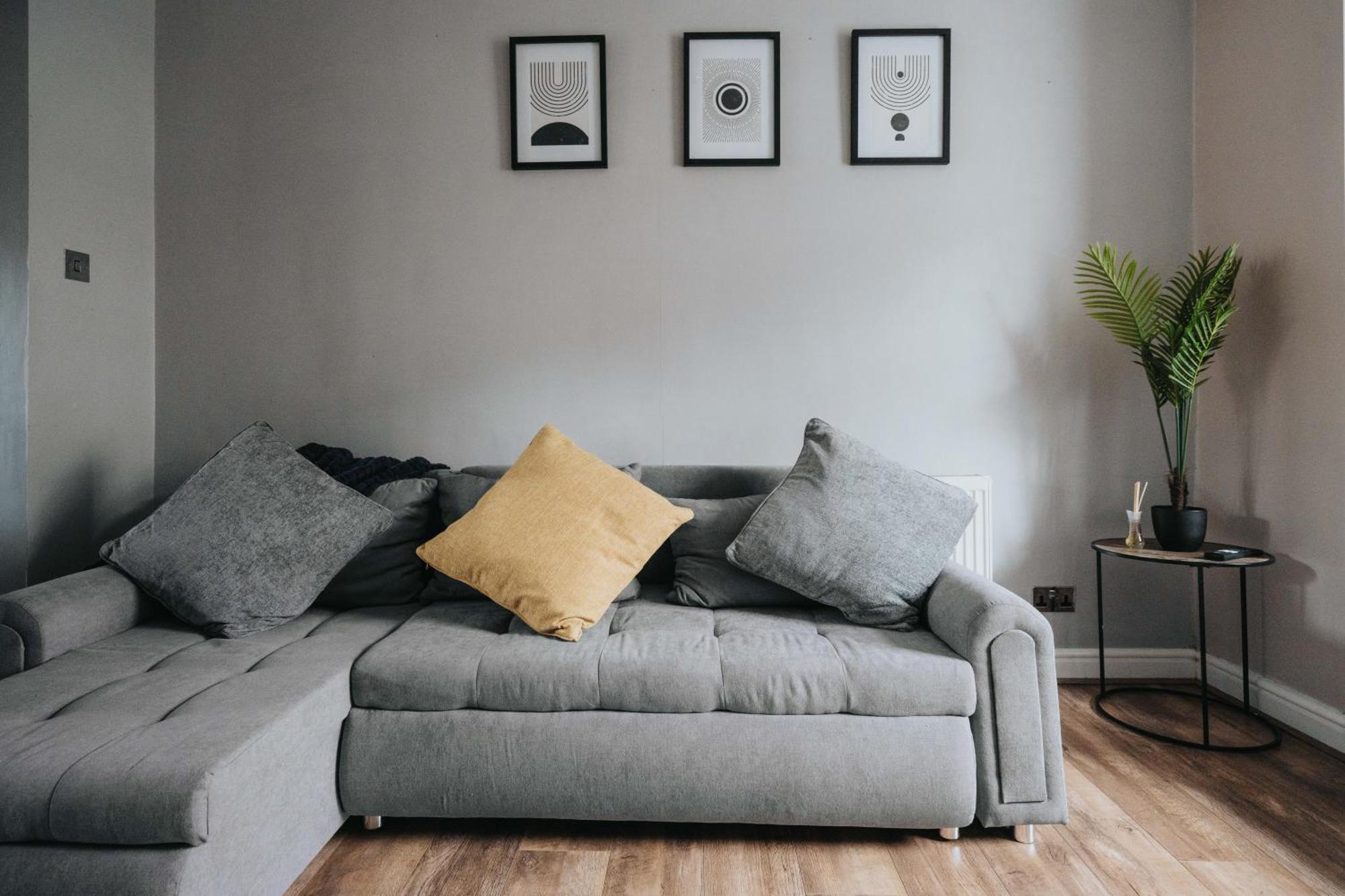 Apartamento Modern & Spacious - Pool Table - Free Parking - Sleeps 10 *