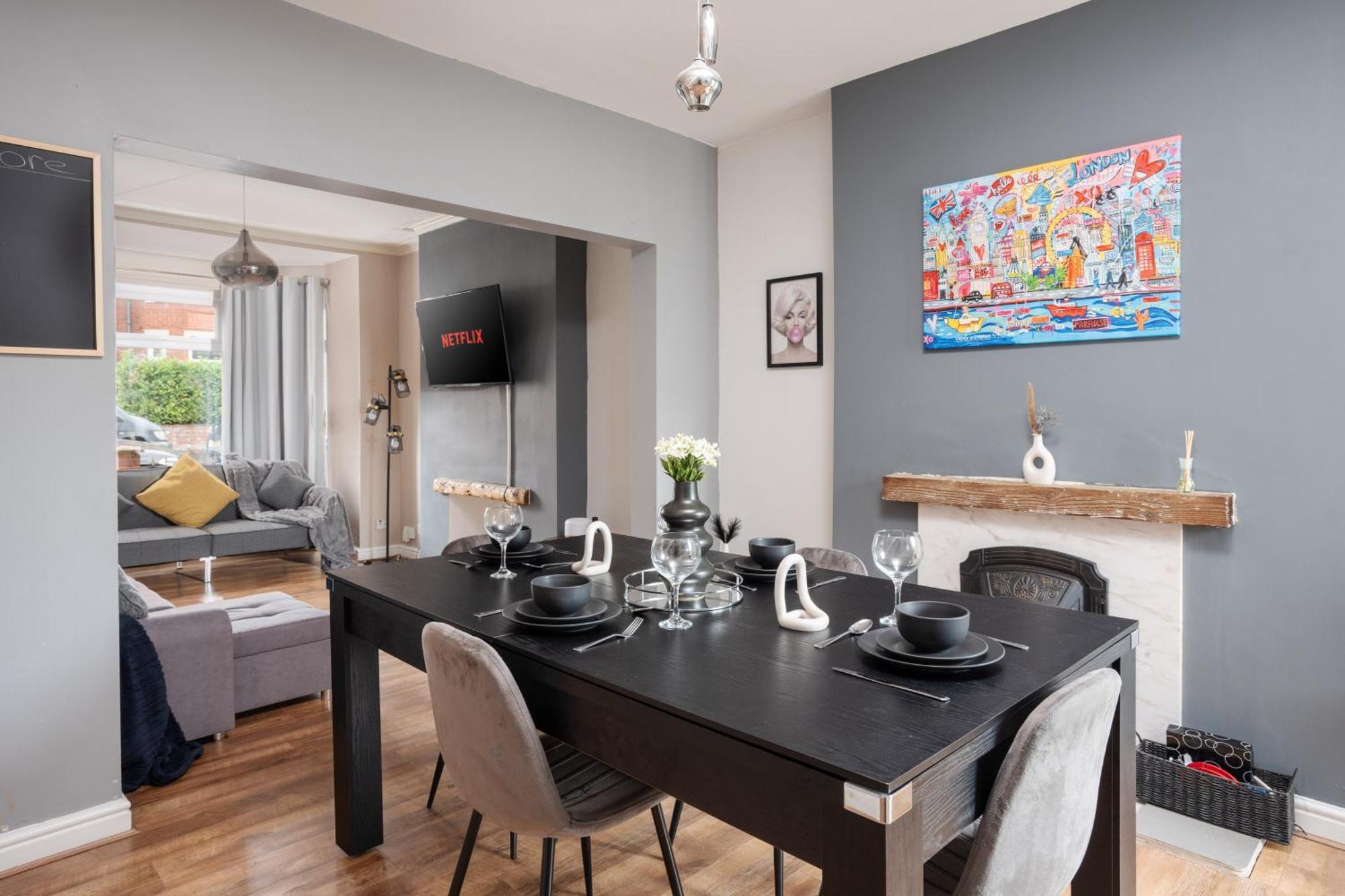Modern & Spacious - Pool Table - Free Parking - Sleeps 10 Apartamento