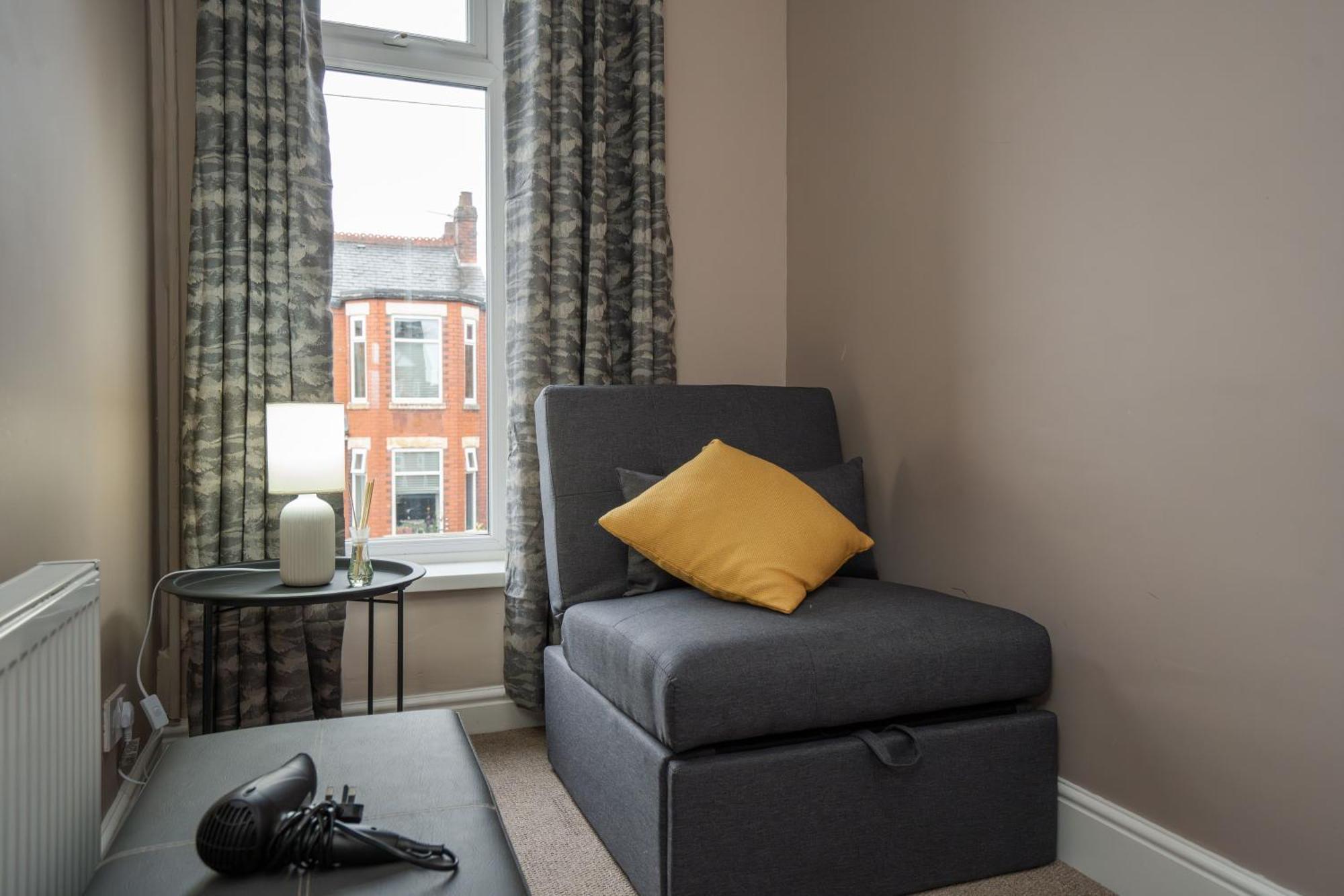 Apartamento Modern & Spacious - Pool Table - Free Parking - Sleeps 10
