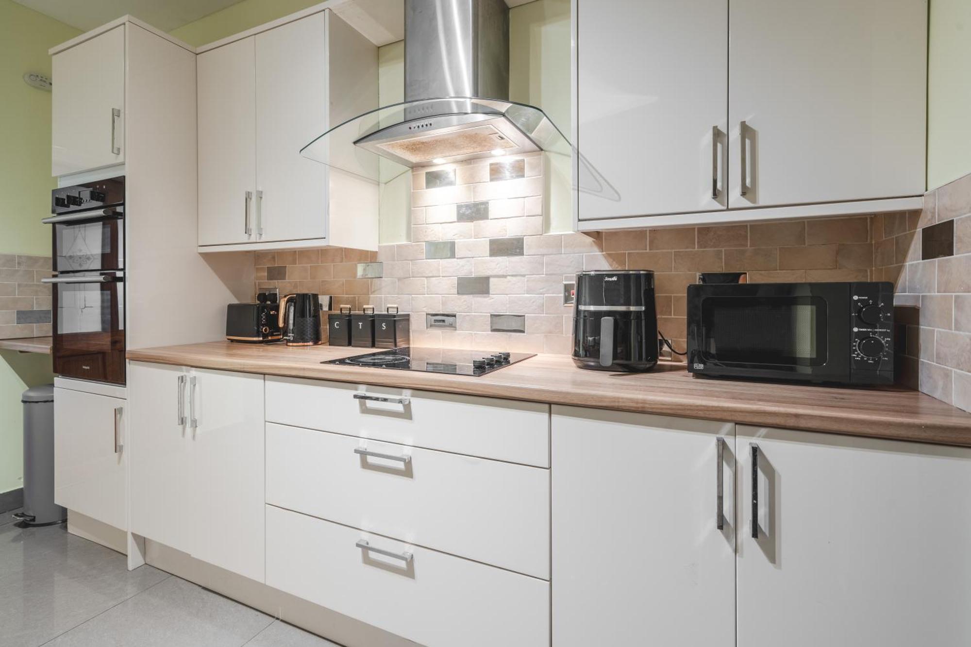 Apartamento Modern & Spacious - Pool Table - Free Parking - Sleeps 10 *