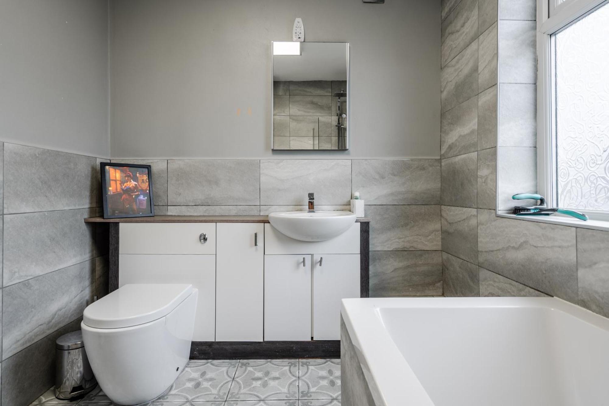 Modern & Spacious - Pool Table - Free Parking - Sleeps 10 Apartamento Manchester
